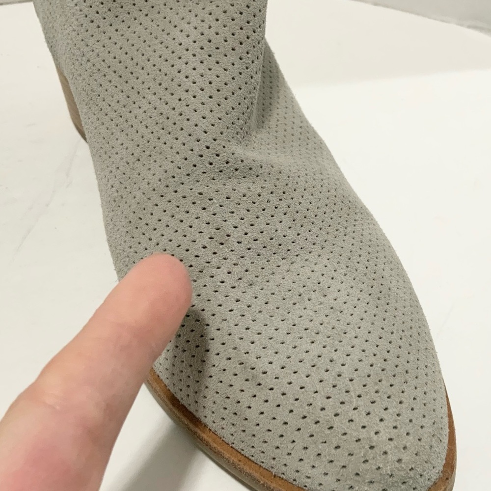 Dolce Vita Karsen Gray Perforated Suede Ankle Bootie Womens Size 8 - Picture 10 of 10